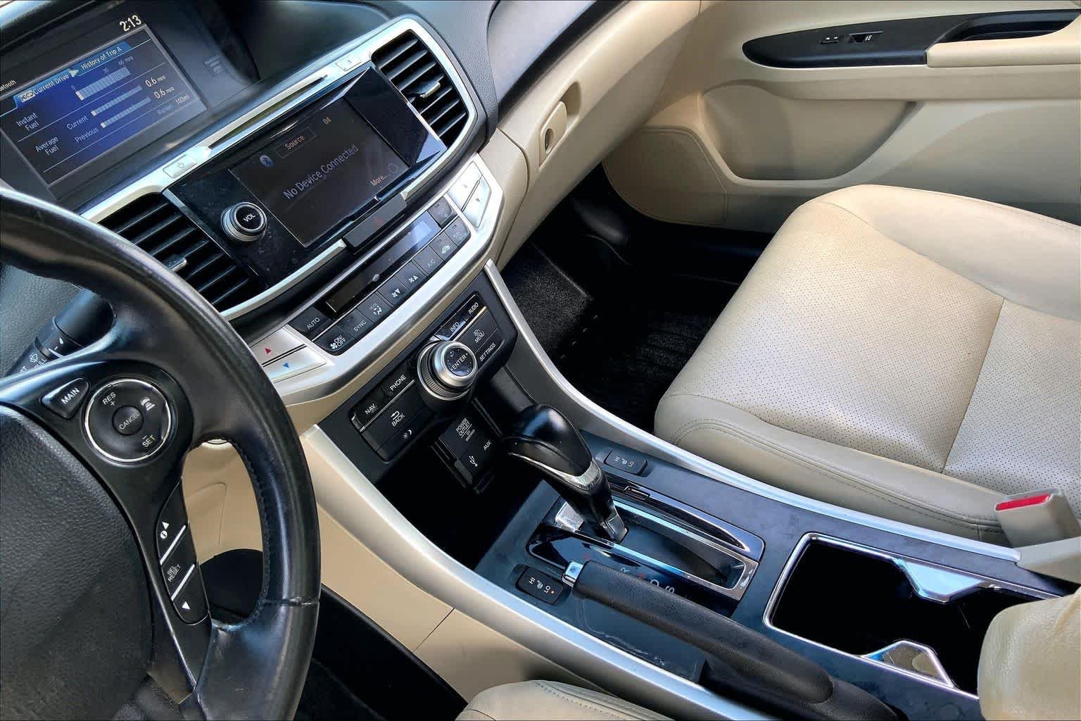 Used 2013 White Orchid Pearl Honda Touring image 16
