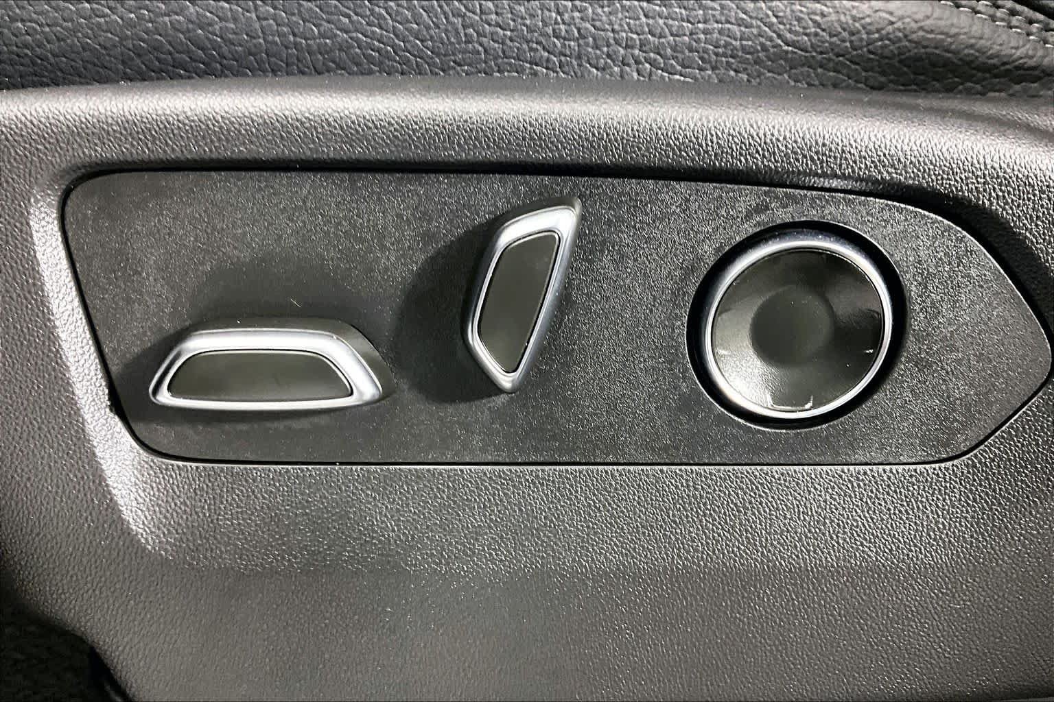 Used 2025 Onyx Black GMC Denali image 33