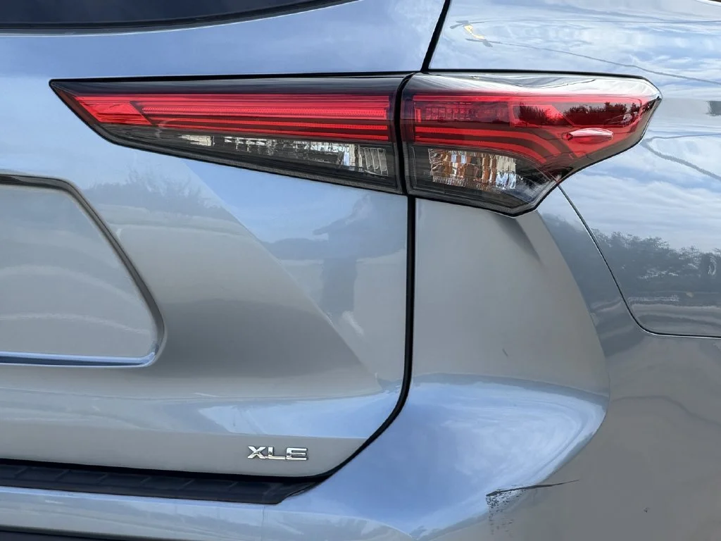Used 2022  Toyota XLE image 10