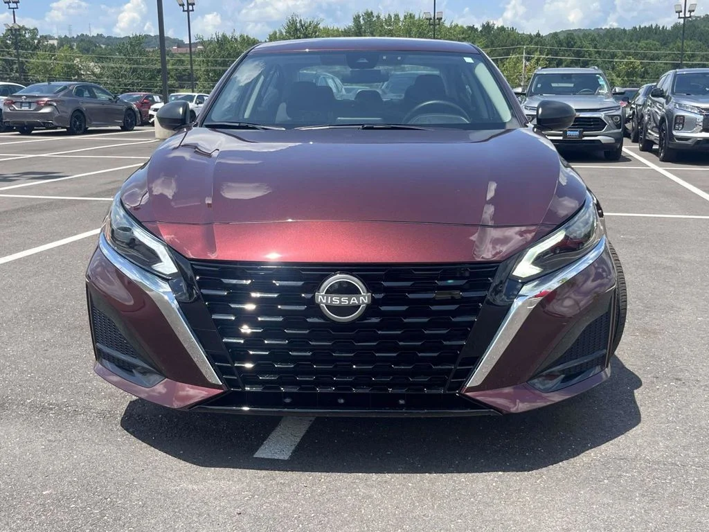 Used 2025 Red Nissan 2.5 SV image 8