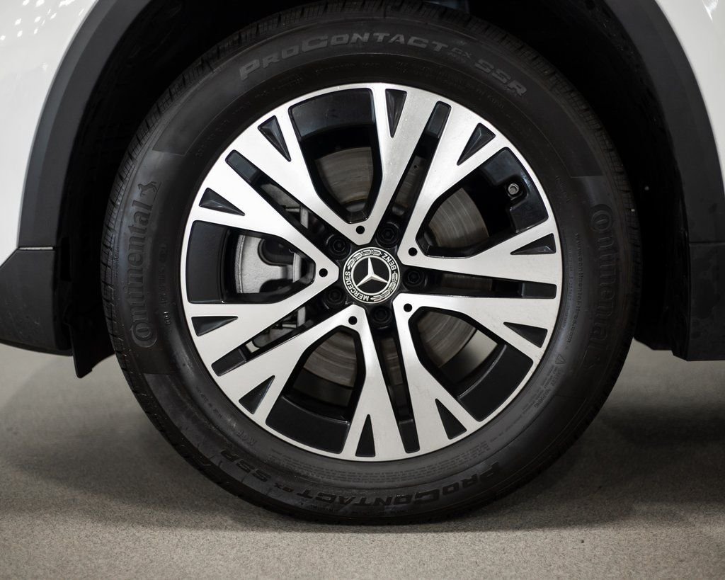Certified Used 2025  Mercedes-Benz GLA 250 image 4