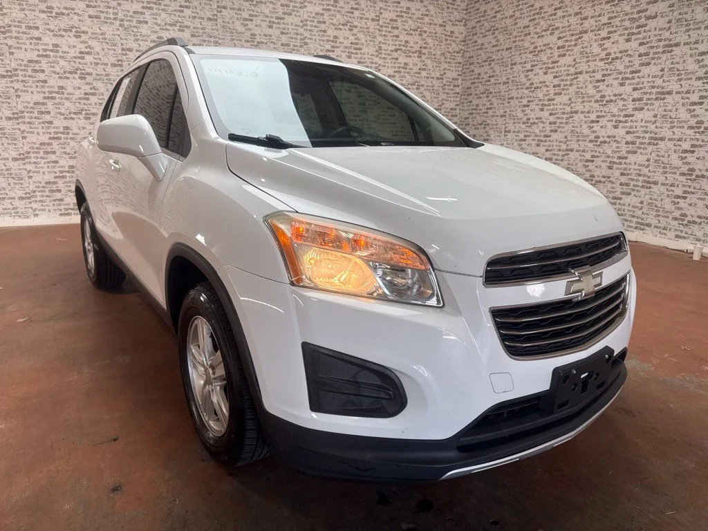 Used 2016 Summit White Chevrolet LT image 9
