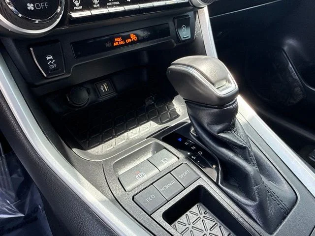 Used 2023 Black Toyota XLE Premium image 6