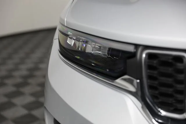 Used 2025 Silver Jeep Laredo X image 27