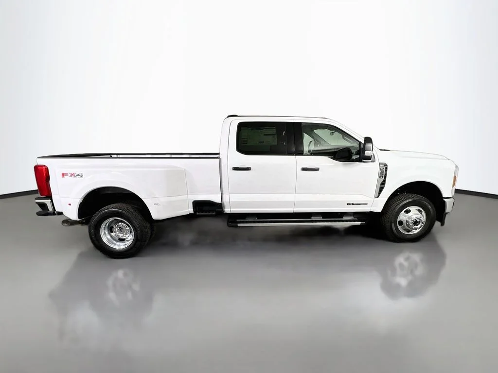 New 2026 Oxford White Ford XLT image 17