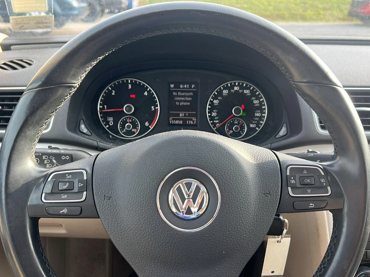 Used 2013 Candy White Volkswagen TDI SE w/Sunroof & Nav image 13