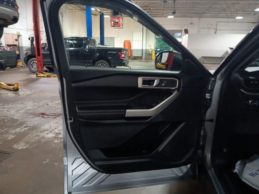 Used 2020 Iconic Silver Metallic Ford XLT image 14