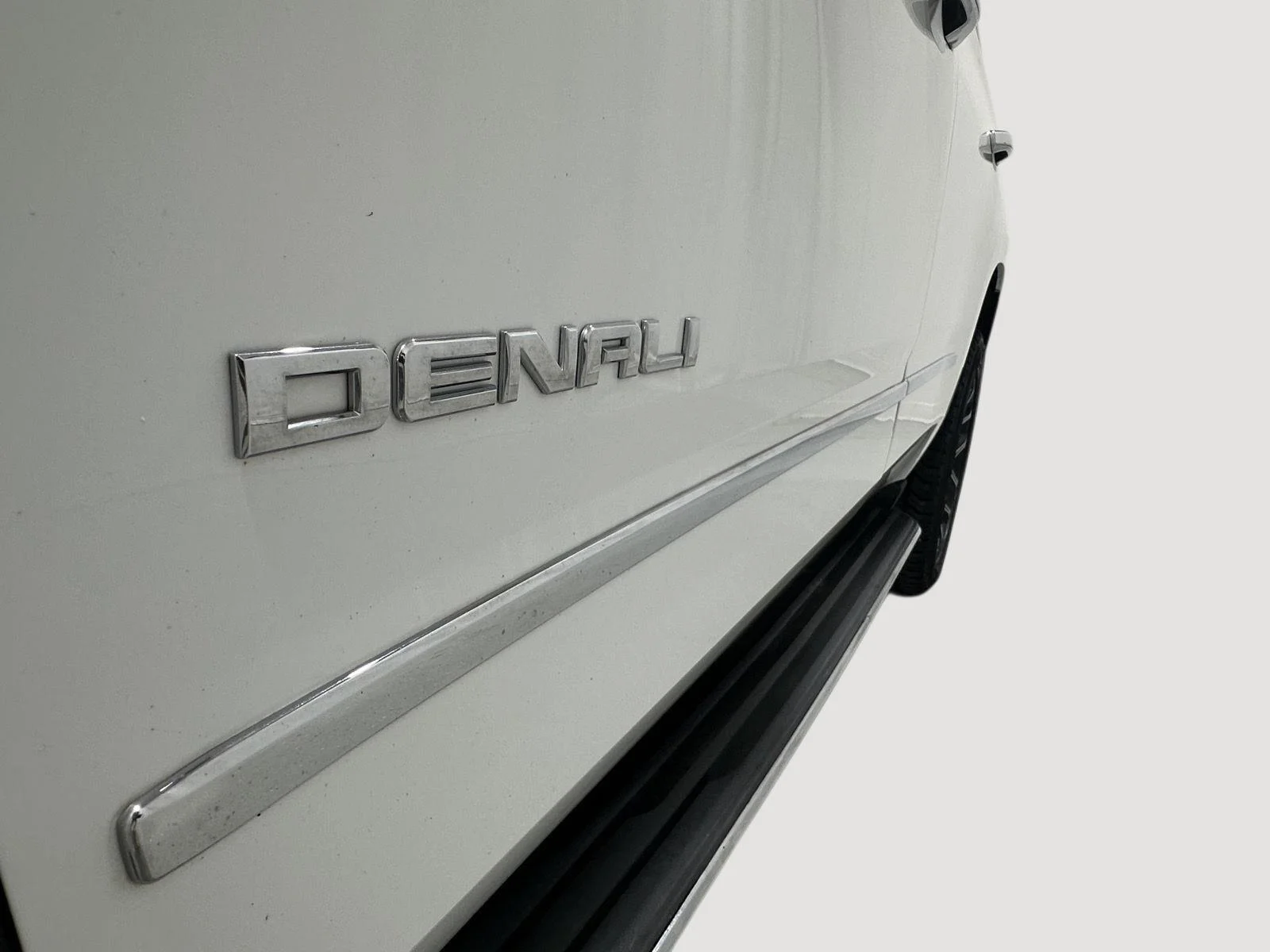 Used 2017 SUMMIT WHITE GMC Denali image 29