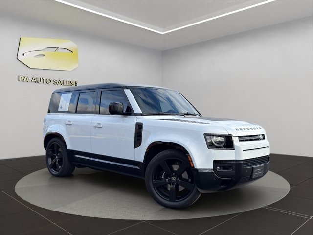 Used 2023 White Land Rover V8 image 1