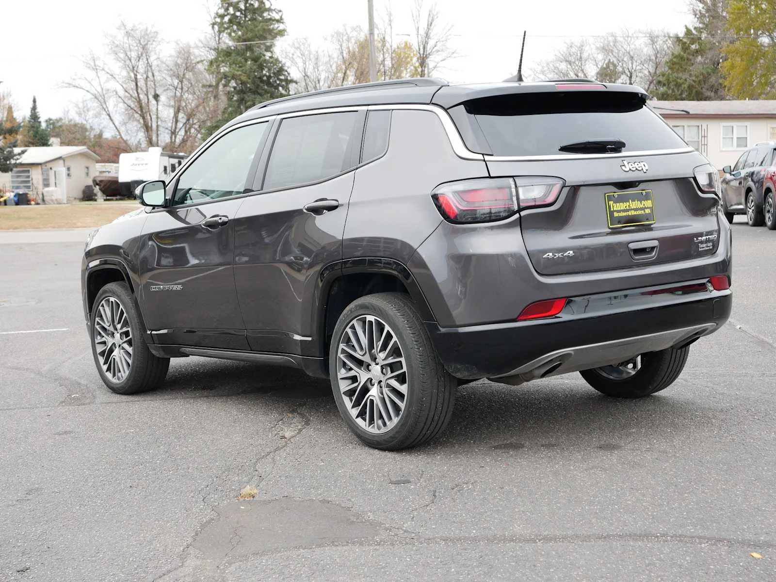 Used 2023 Granite Crystal Metallic Clearcoat Jeep Limited image 5