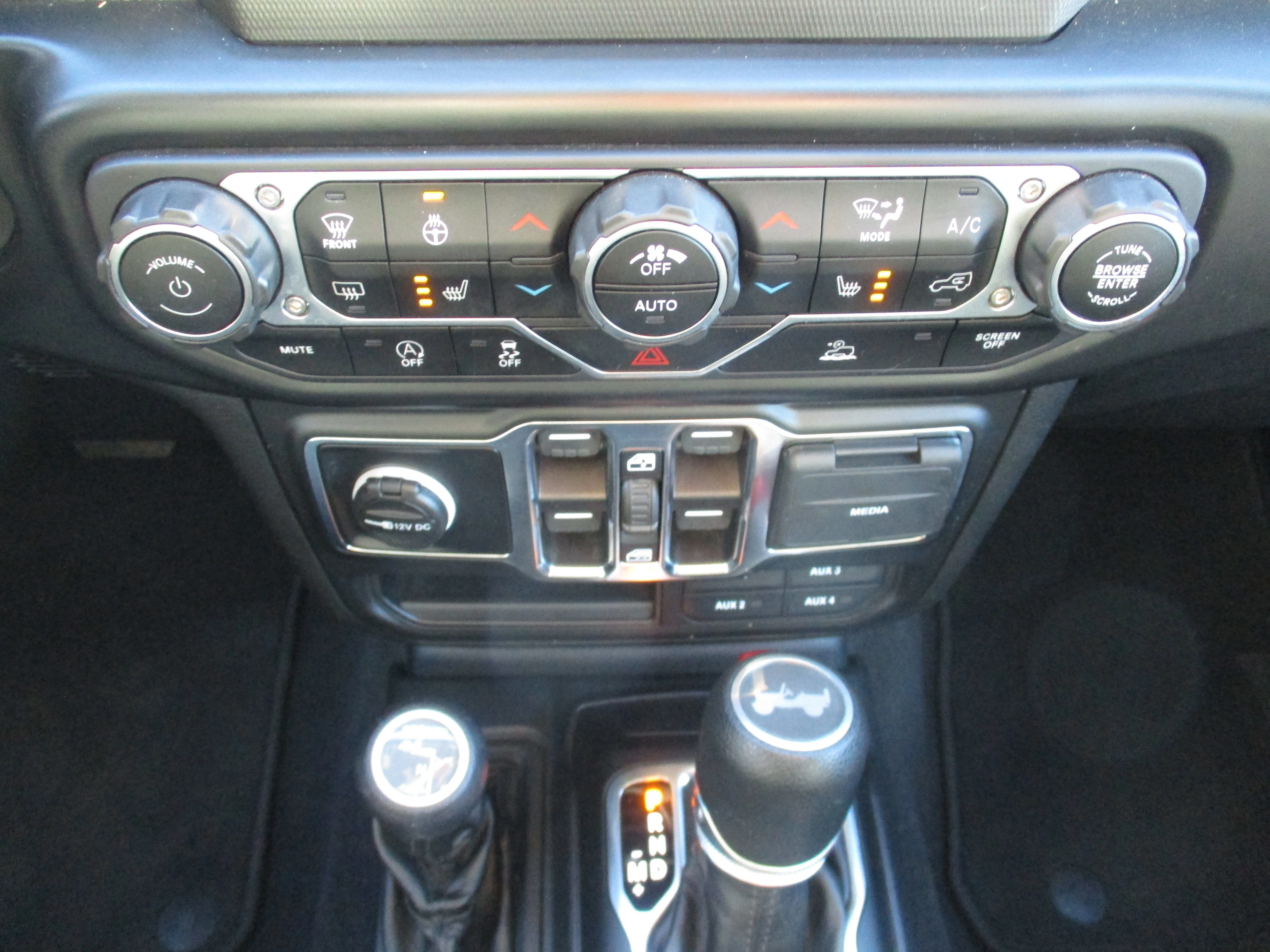 Used 2021 Snazzberry Pearlcoat Jeep Unlimited Sport Altitude image 40