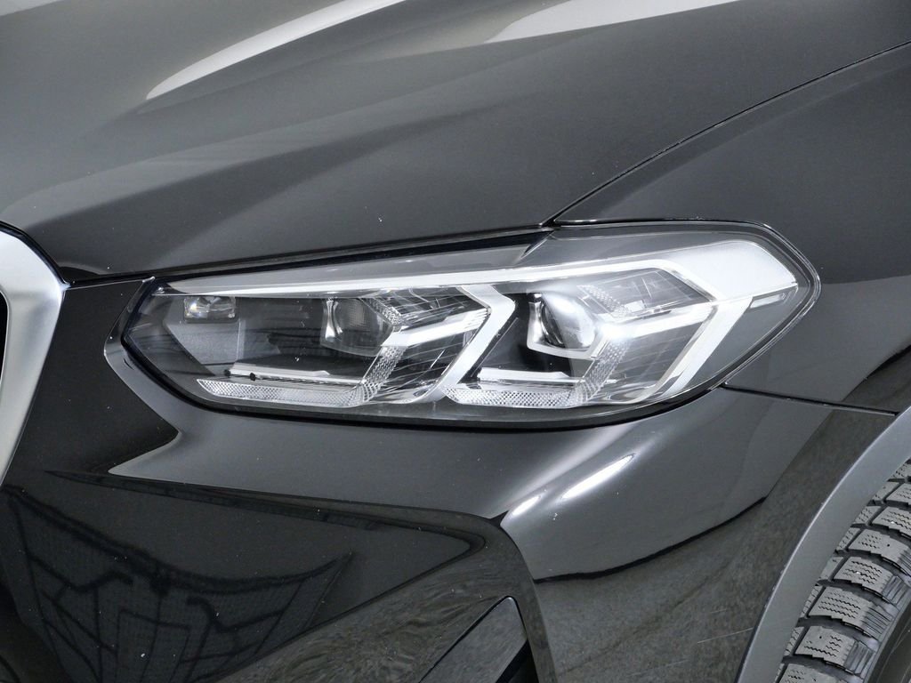 Used 2022 Black BMW xDrive30i image 4