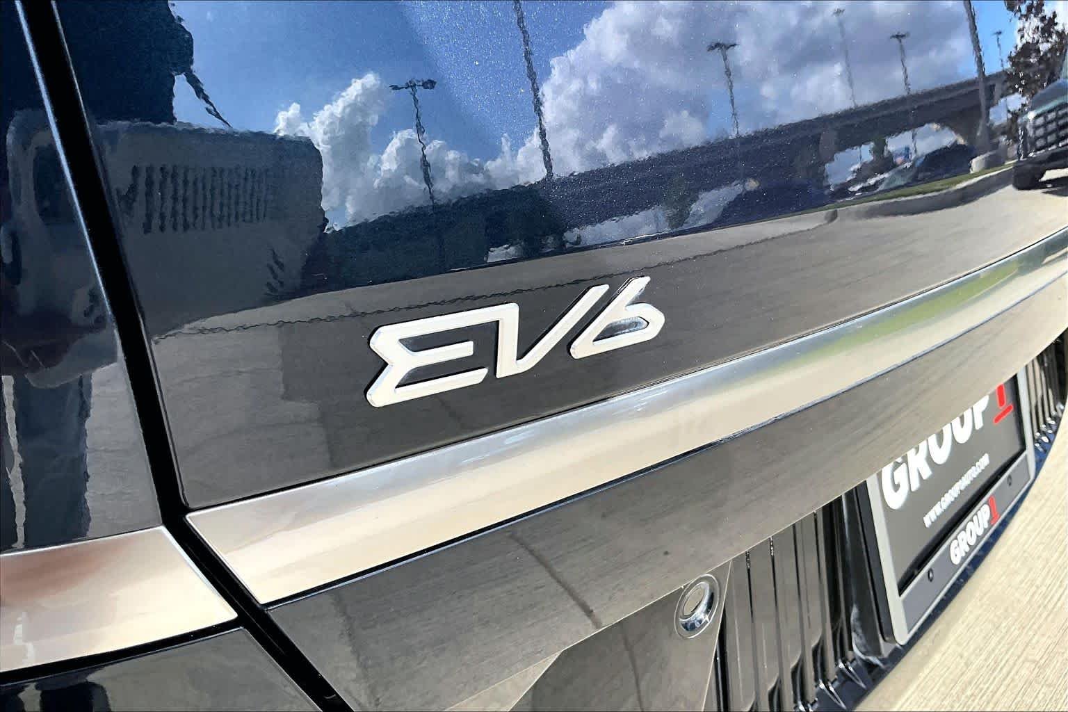 Used 2022 Gravity Blue Kia Wind image 28