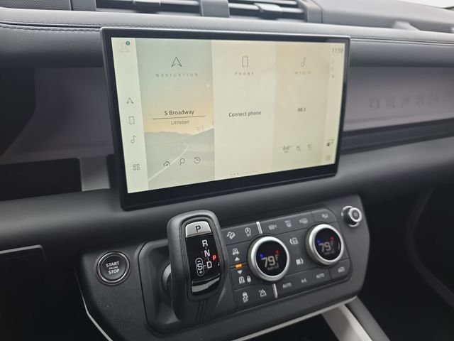 Certified Used 2025 White Land Rover X-Dynamic SE image 23