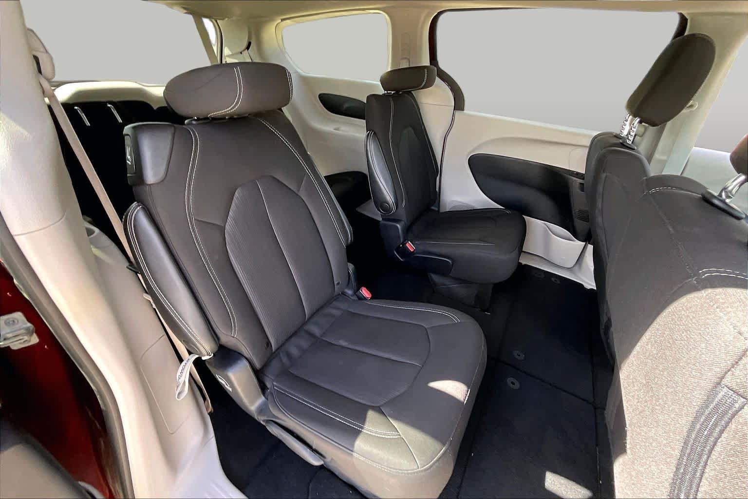 Used 2023 Velvet Red Pearlcoat Chrysler LX image 19