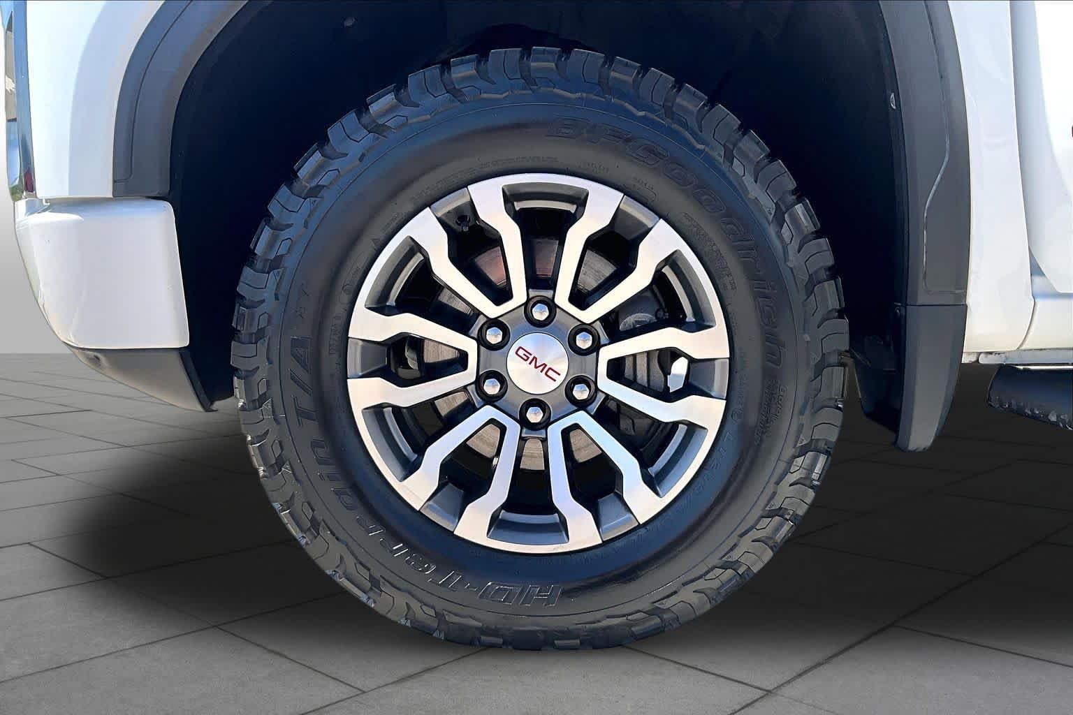 Used 2021 SUMMIT WHITE GMC AT4 image 11