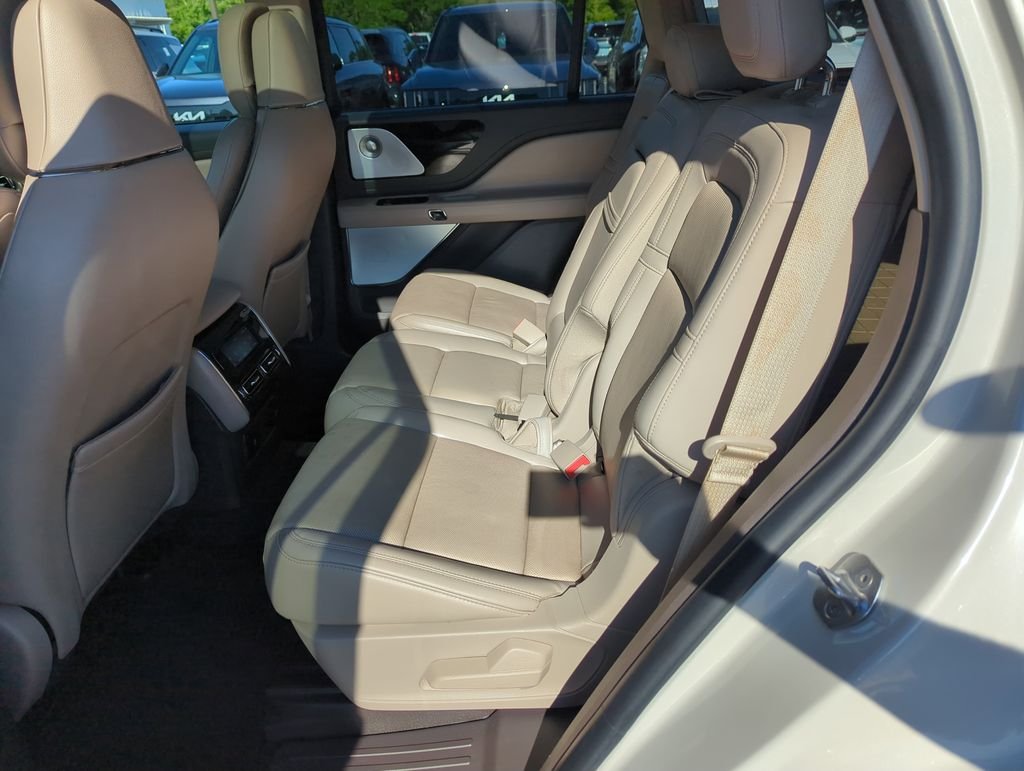 Used 2022 White Lincoln Reserve image 29