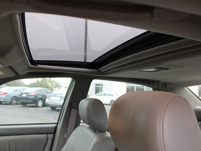 Used 2003 Lunar Mist Metallic Toyota XLS image 9