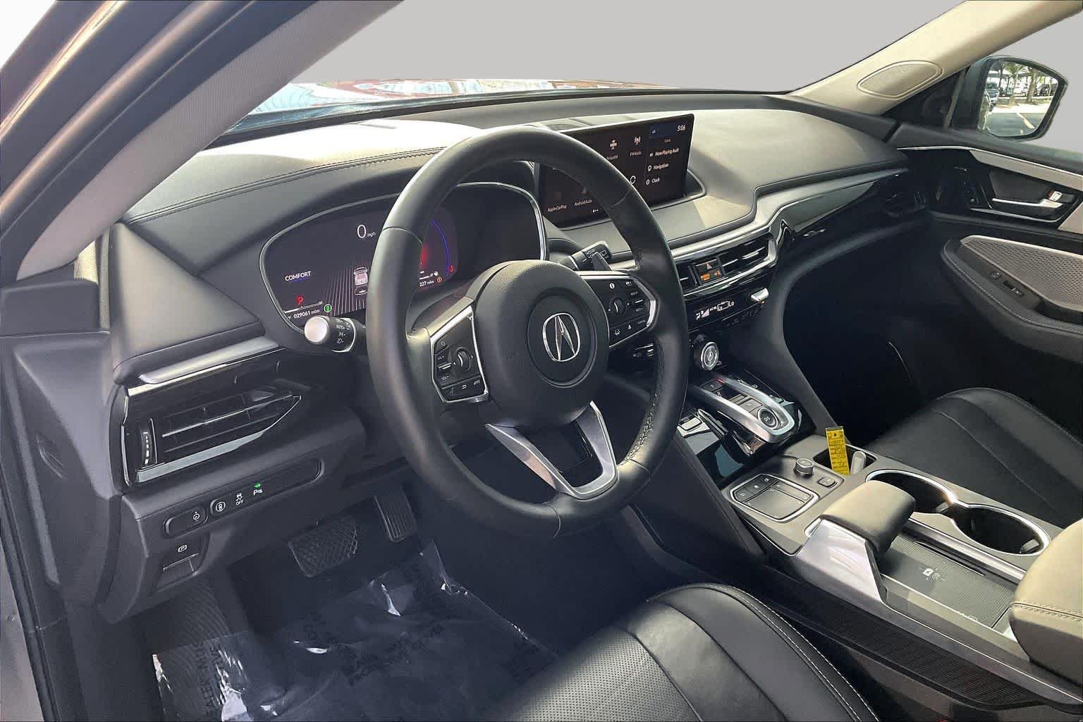 Used 2024 Liquid Carbon Metallic Acura w/Technology Package image 18