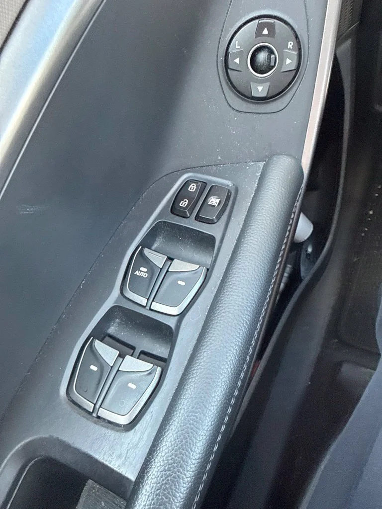 Used 2014 Silver Hyundai Base image 8