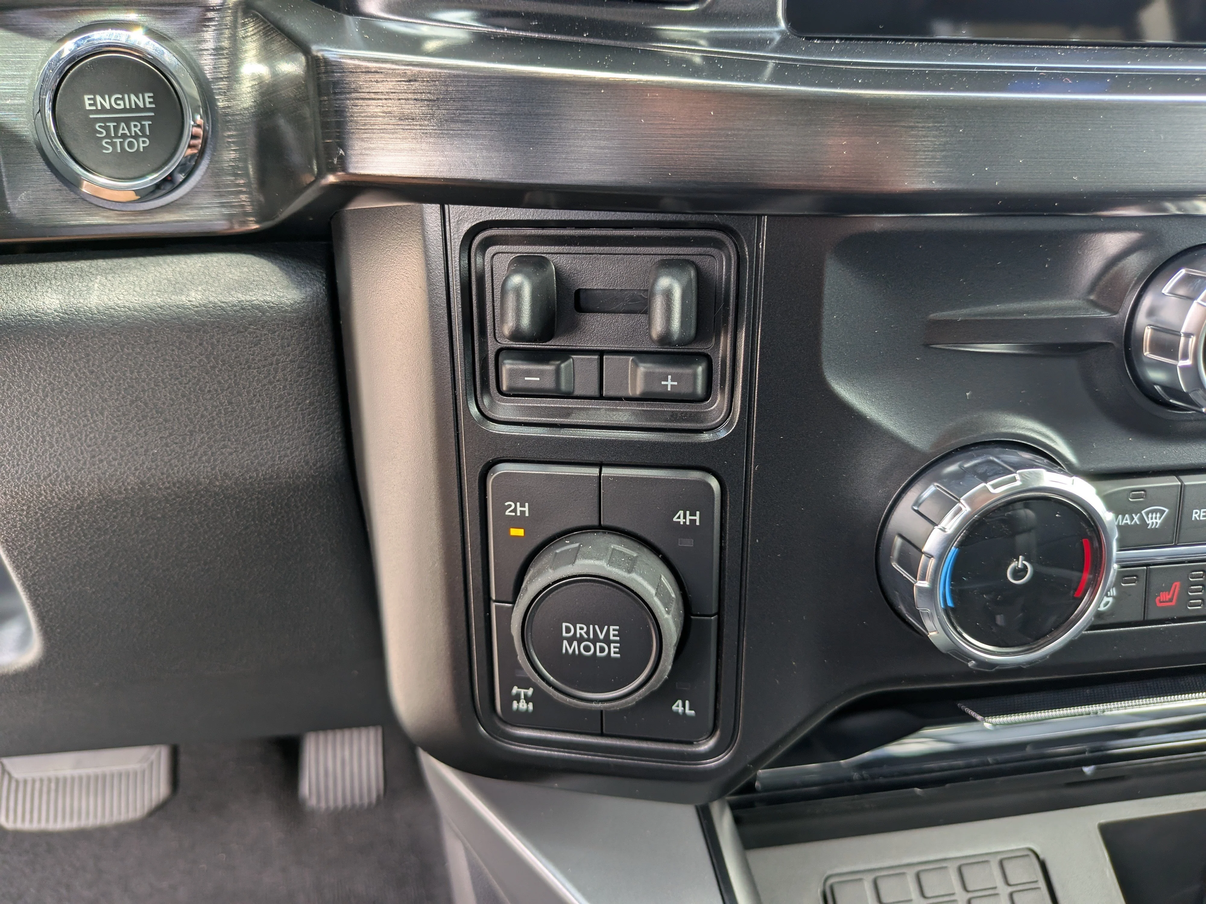 New 2026 Star White Metallic Tri-Coat Ford F-250® Lariat® image 26