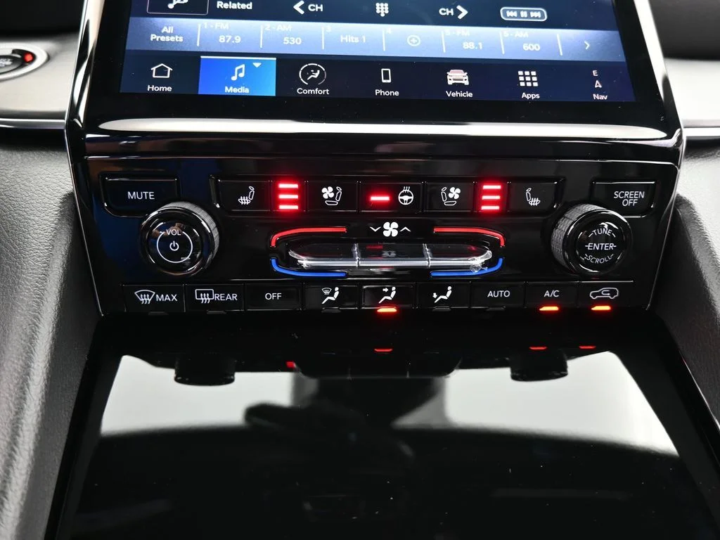 Used 2024 Silver Zynith Jeep Overland image 30
