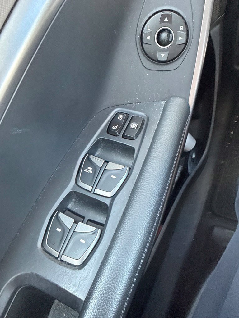 Used 2014 Silver Hyundai Base image 8