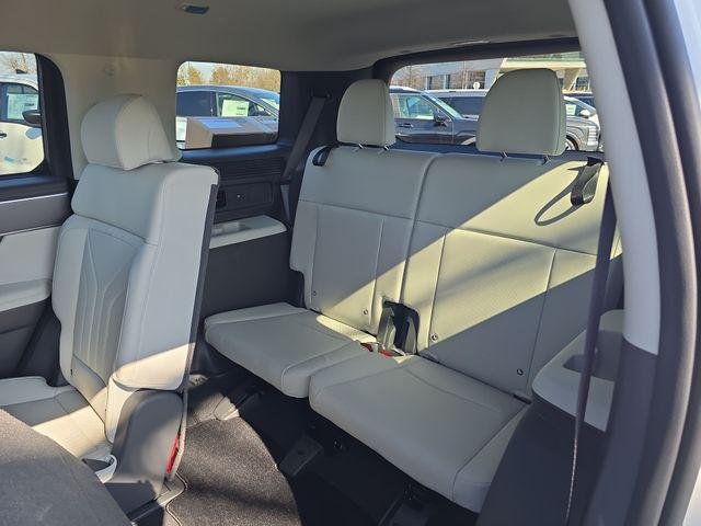 New 2026 White Hyundai SEL AWD image 22