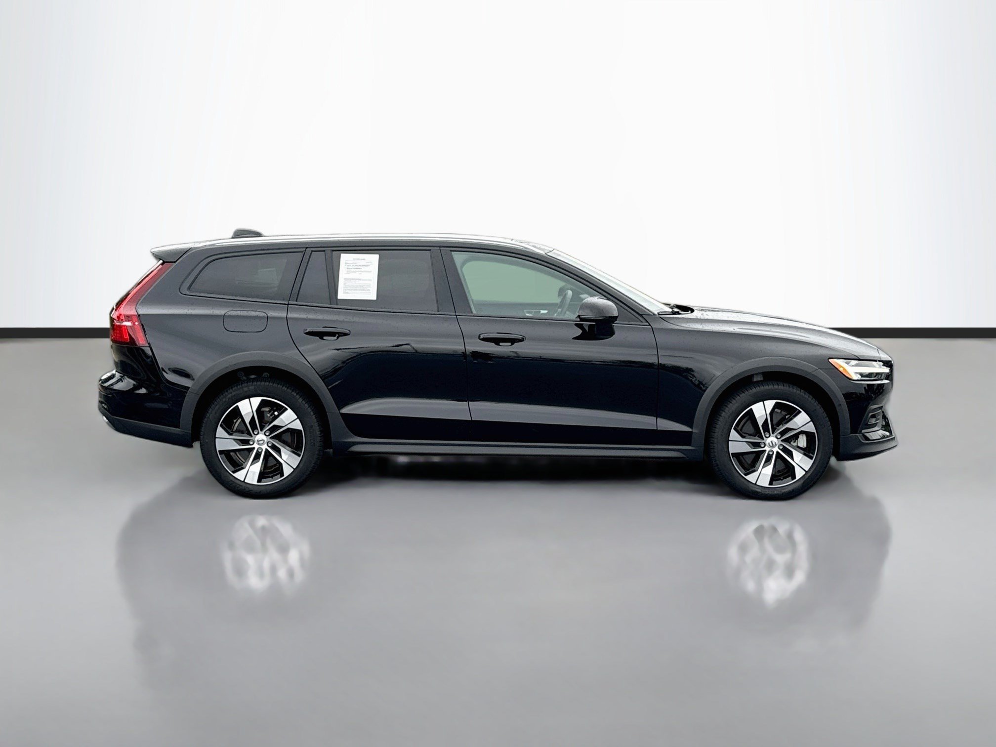 Used 2025 Onyx Black Metallic Volvo Plus image 8
