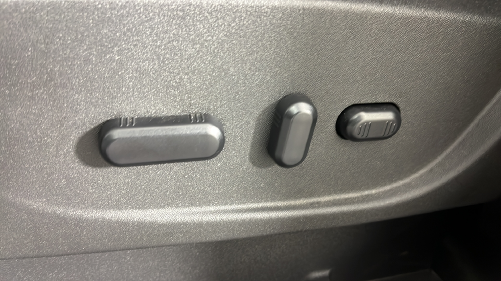 Used 2014 Ingot Silver Ford SE image 35
