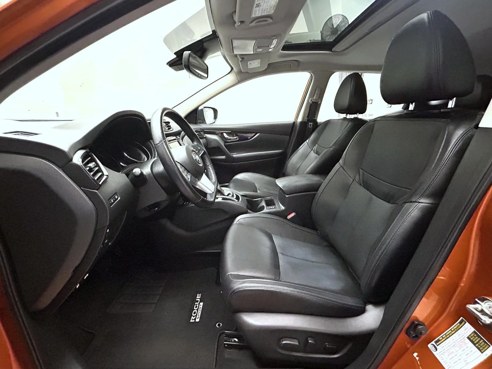 Used 2022 Orange Nissan SL image 10