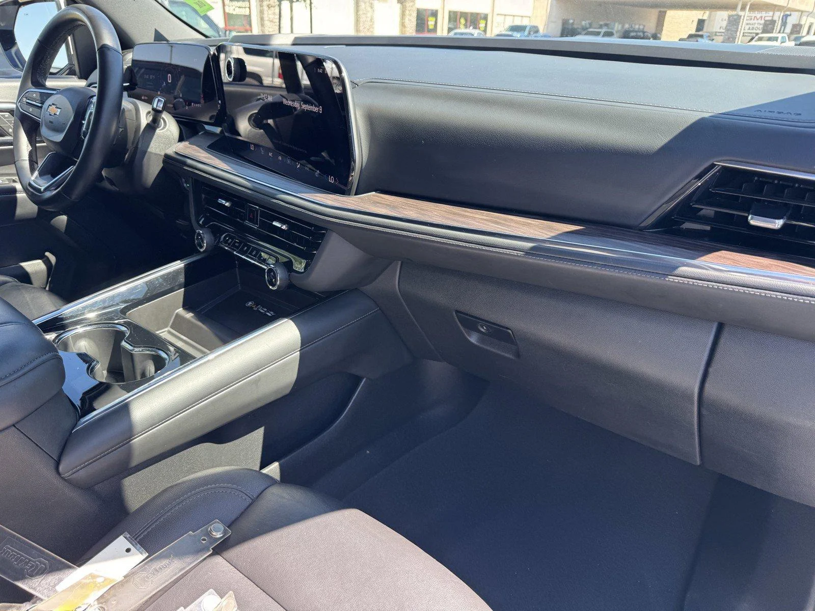 Used 2025 Summit White Chevrolet LT image 7