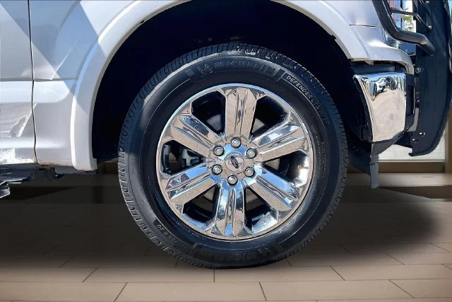 Used 2019 White Ford Lariat image 9