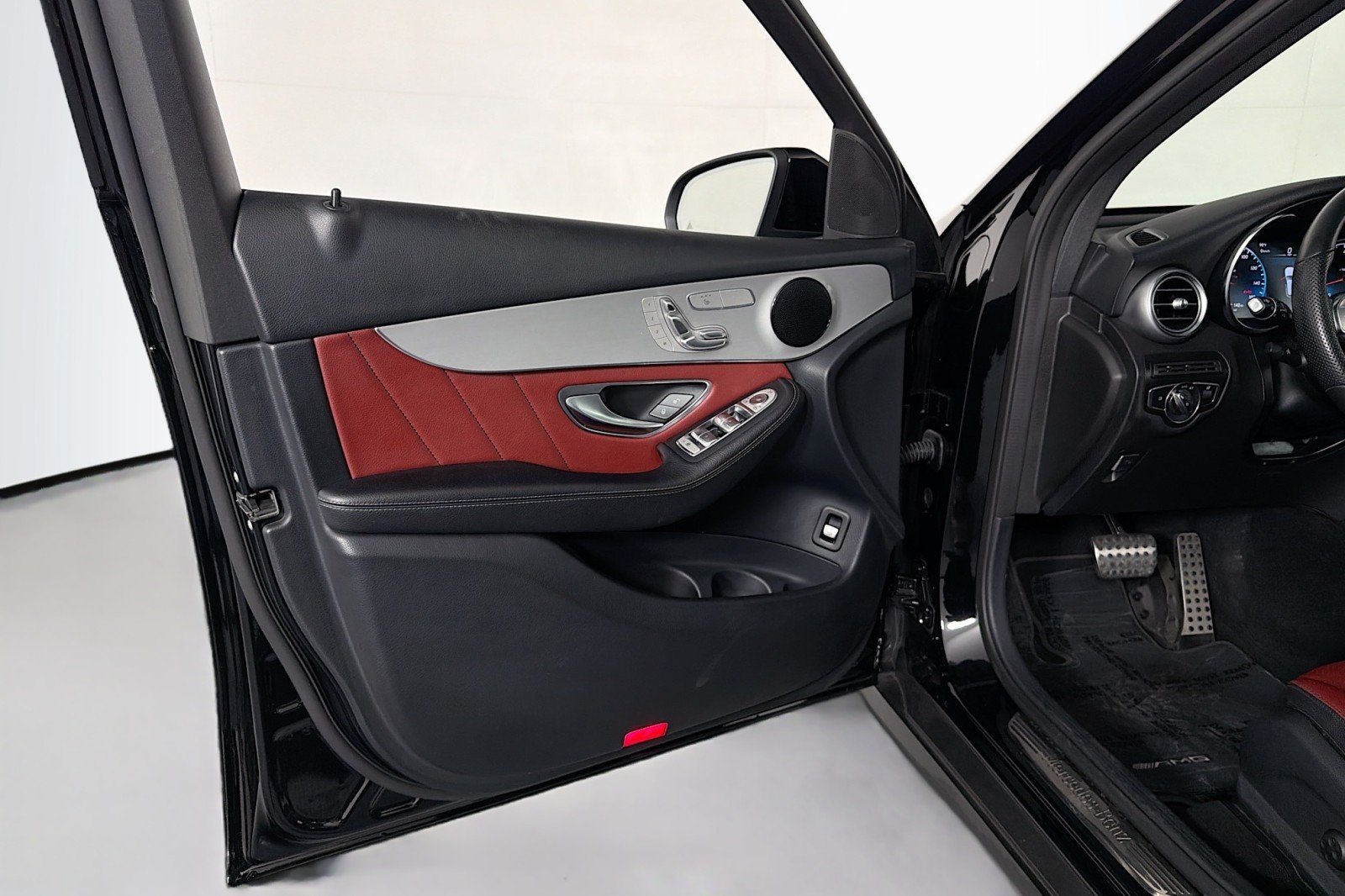 Used 2022 Black Mercedes-Benz 300 image 21