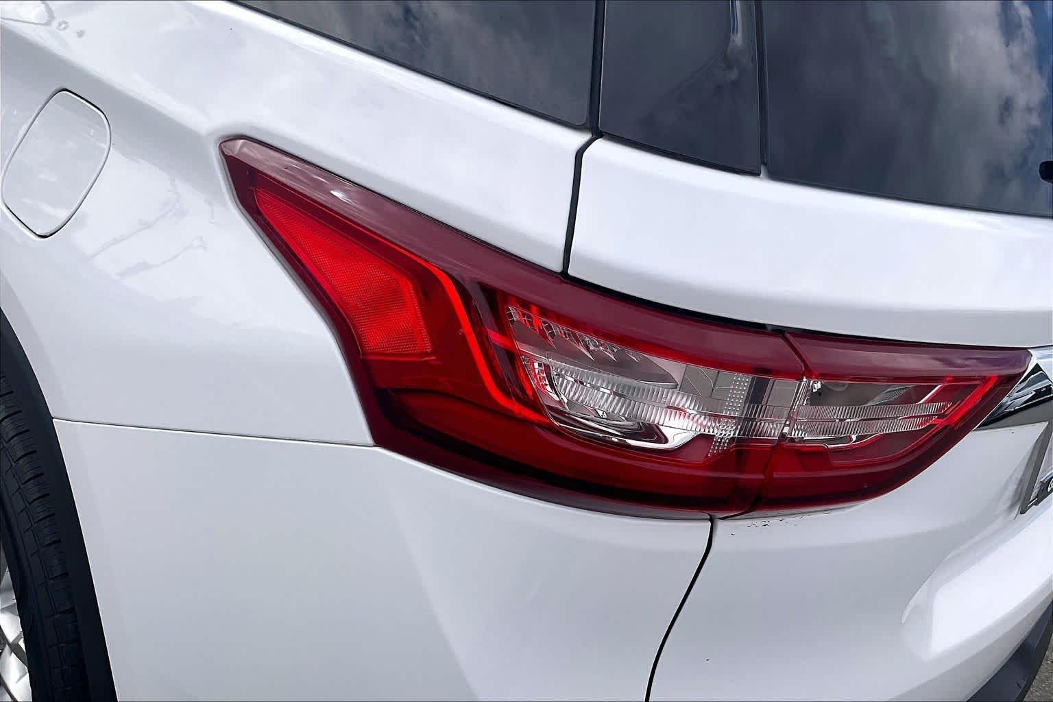 Used 2020 Summit White Chevrolet LS image 28