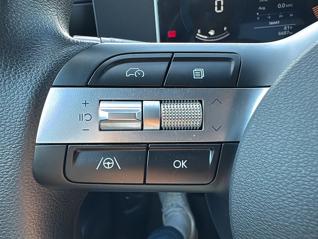 Used 2025 Atlas White Hyundai  image 19