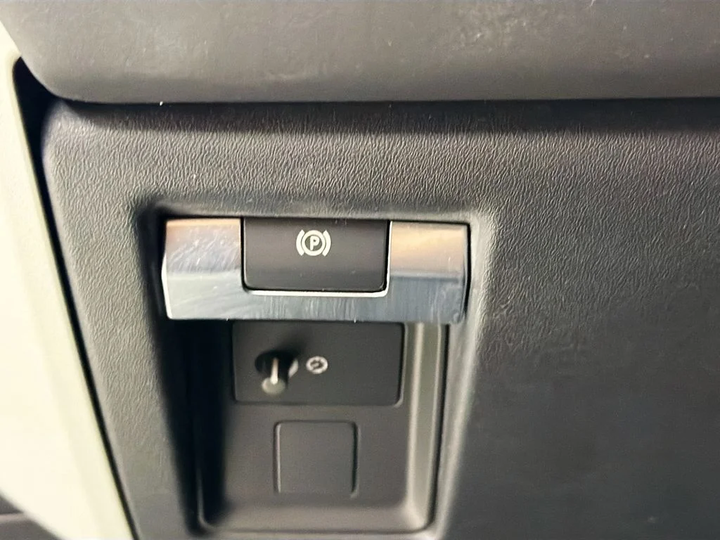 Used 2024 Gray Land Rover S image 10