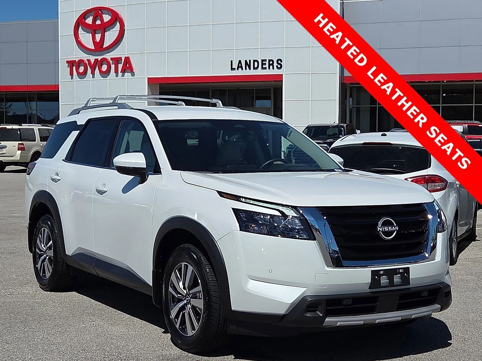 2025 Nissan Pathfinder SL 4WD's photo