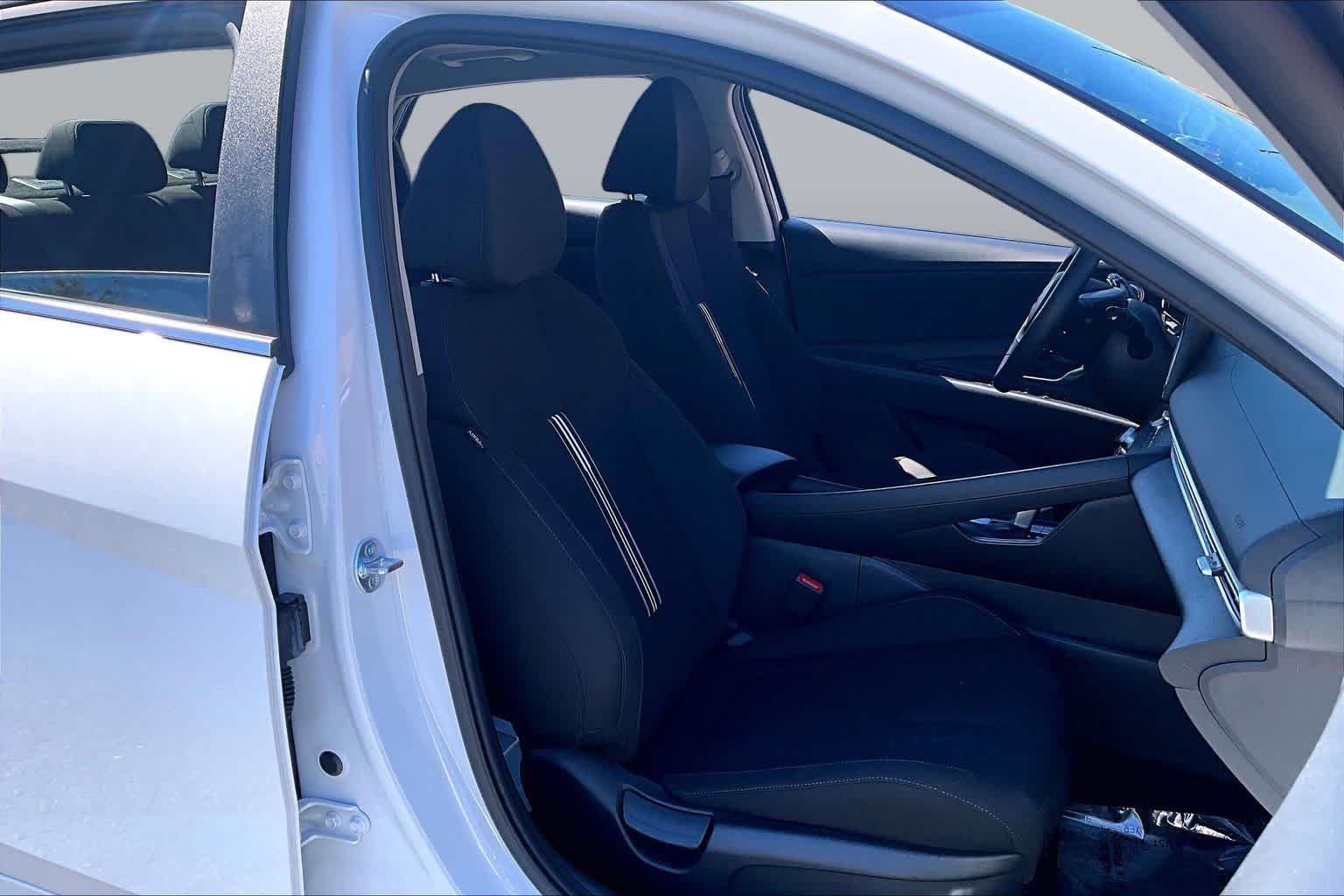 Used 2025 Serenity White Hyundai SEL Convenience image 9
