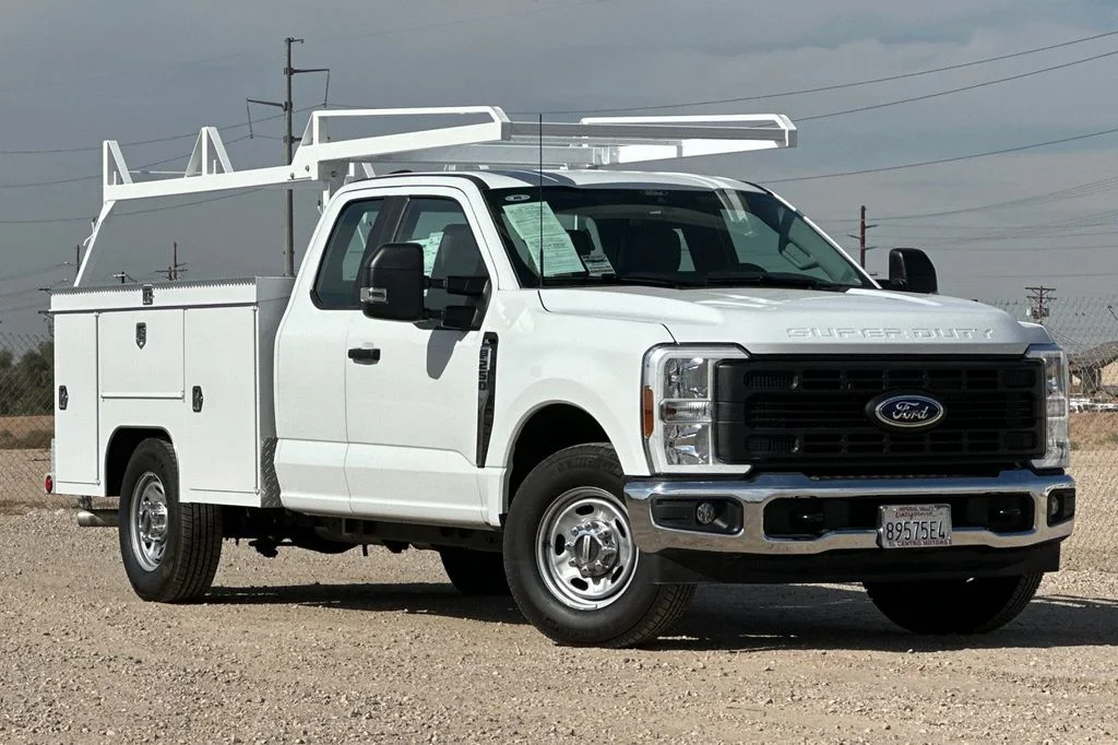 New 2025 White Ford XL image 2