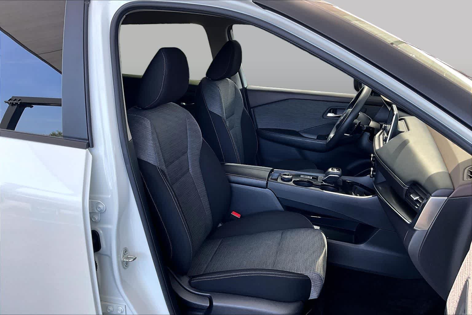 Used 2023 Pearl White Tricoat Nissan SV image 9