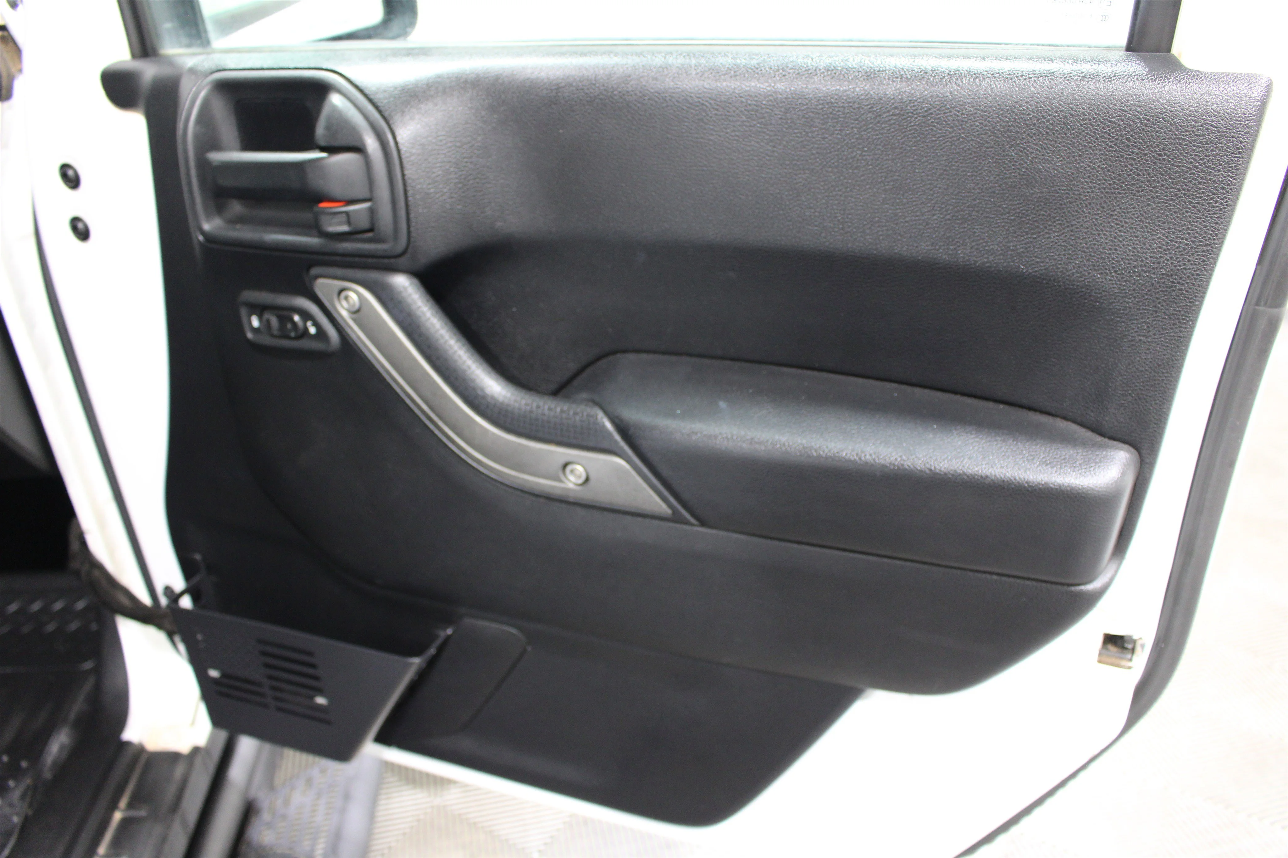 Used 2016 Bright White Clearcoat Jeep Sport image 21
