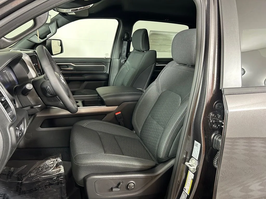 New 2026 Granite Crystal Metallic Clear-Coat Exterior Paint RAM Big Horn/Lone Star image 13