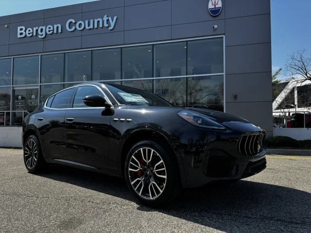 New 2025 Nero Tempesta Metallic Maserati Premium SPORT image 2