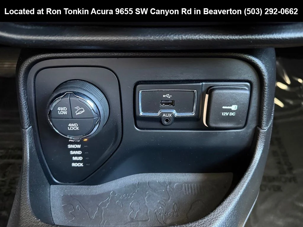 Used 2016 Black Jeep Trailhawk image 25