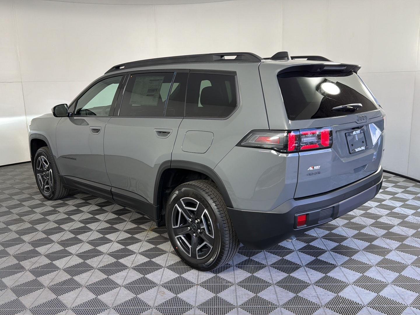 New 2026 Sting-Gray Clear-Coat Exterior Paint Jeep Laredo image 6