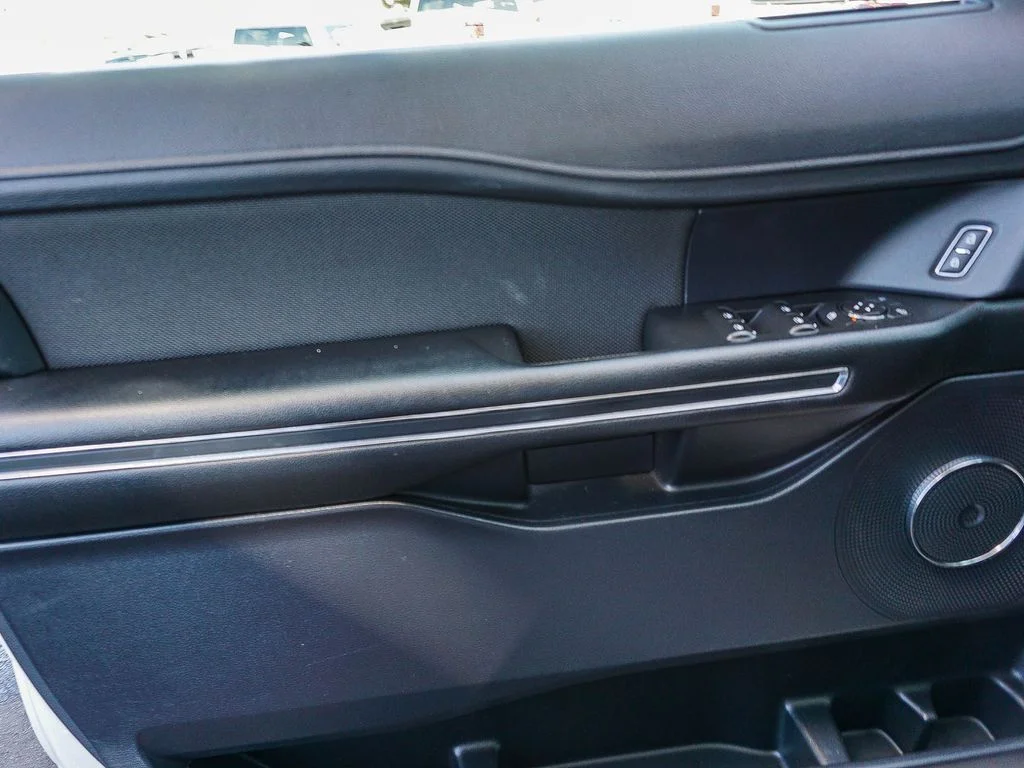Used 2021 White Ford XL image 19