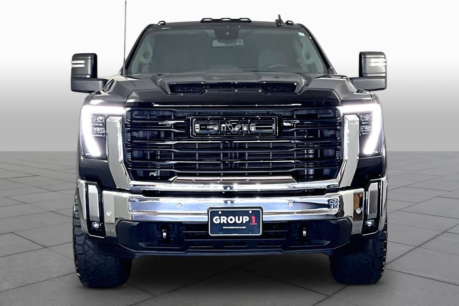 Used 2025 Onyx Black GMC Pro image 4