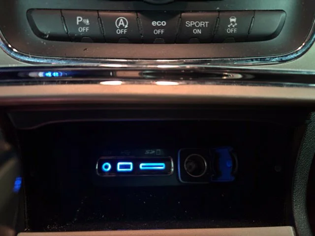 Used 2016 Brilliant Black Crystal Pearlcoat Jeep Laredo image 33