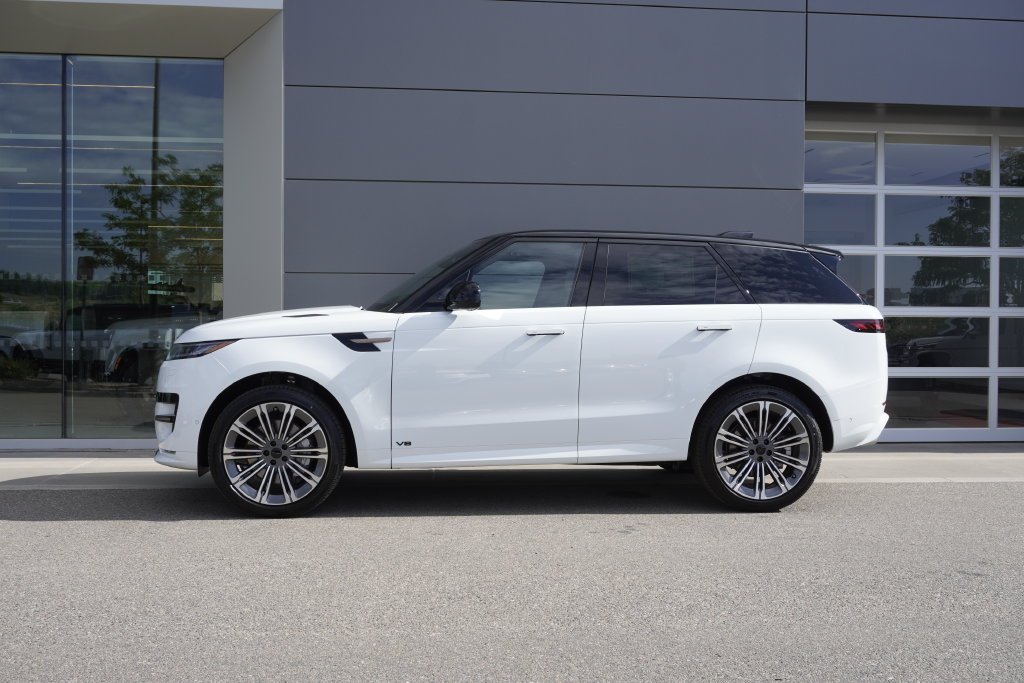 New 2026 Fuji White LAND ROVER Dynamic SE image 8